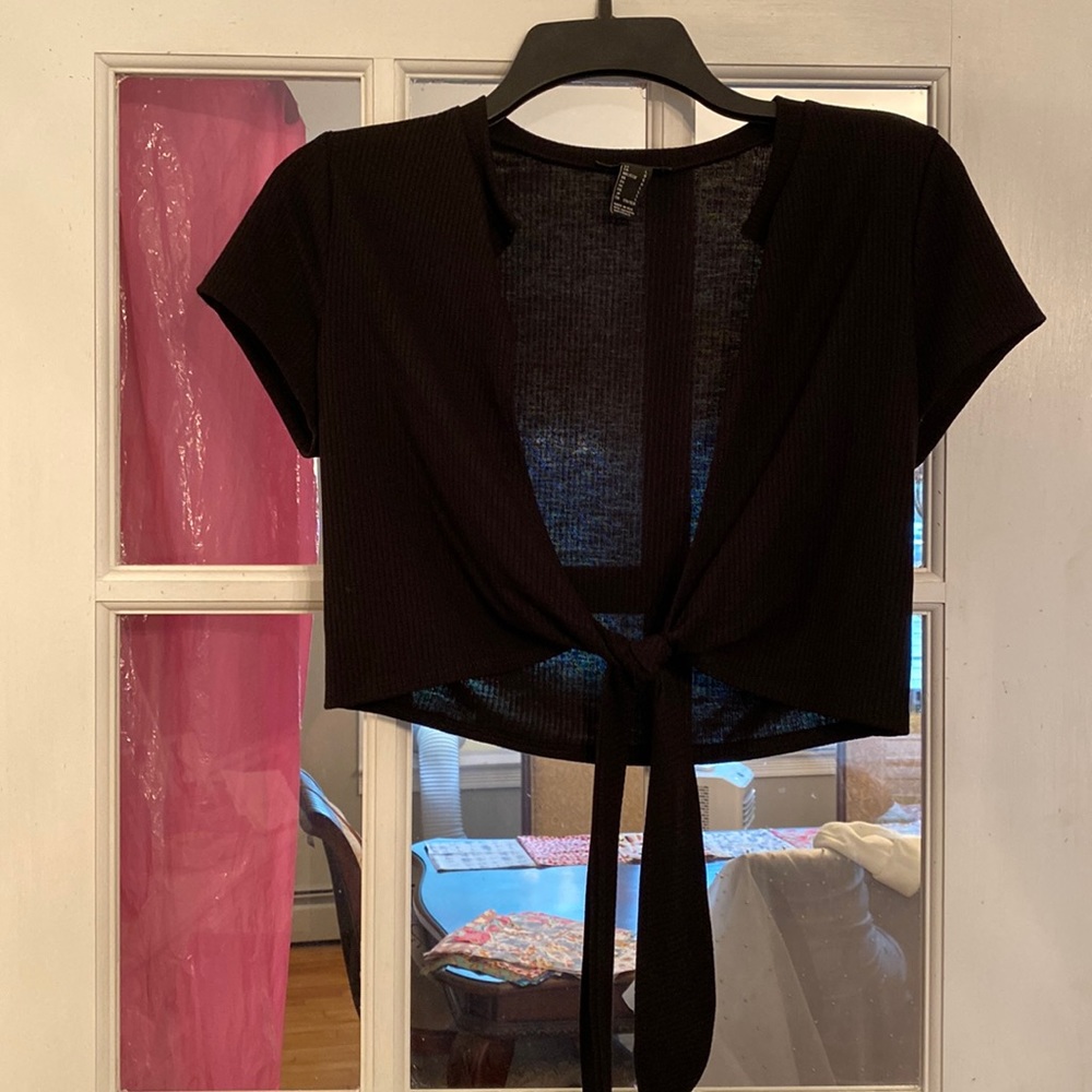 Black short sleeve tie shirt
